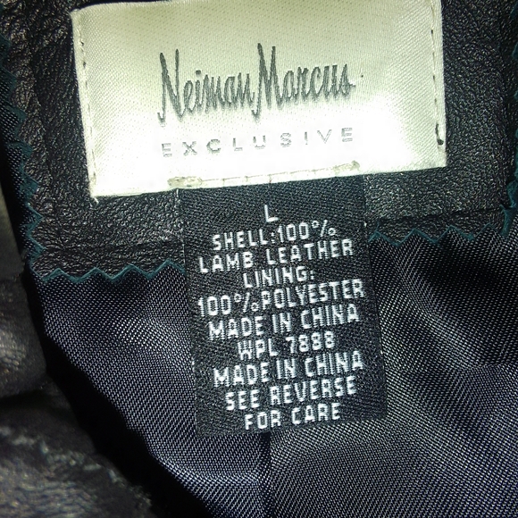 Neiman Marcus Black Quilted Trench Coat - Picture 7 of 9